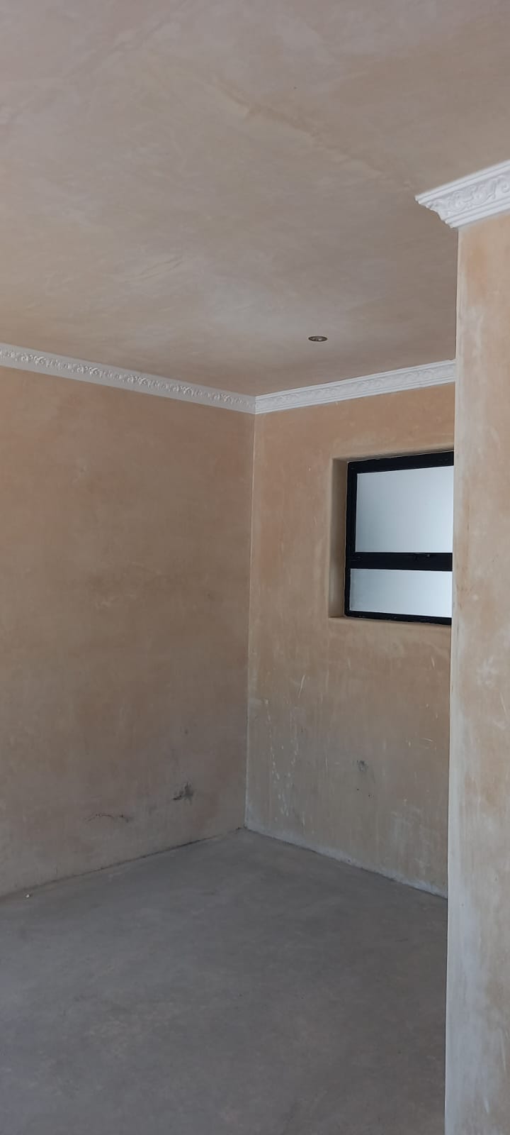 Smooth skimmed walls and ceiling ready for painting