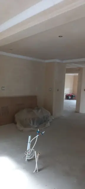 Freshly skimmed interior room, smooth walls and cornice