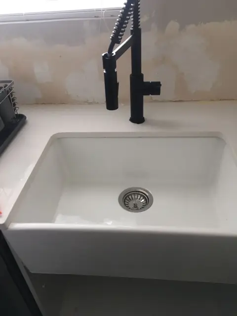 Ceramic butler sink and pull-down mixer installed