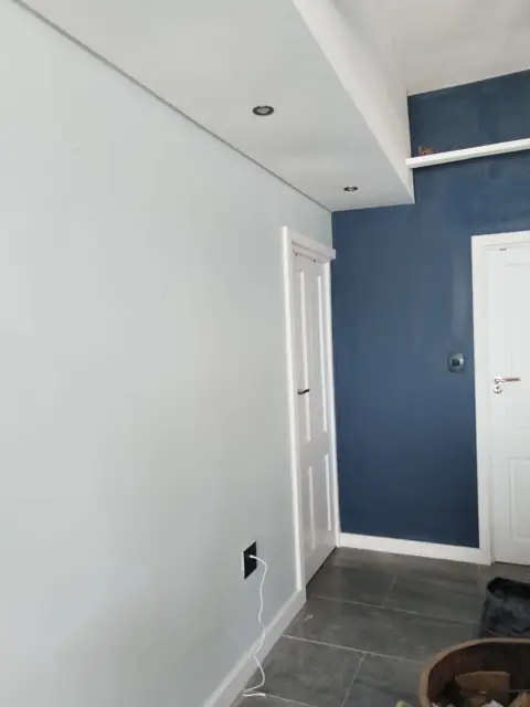 Skimmed white walls with blue feature wall